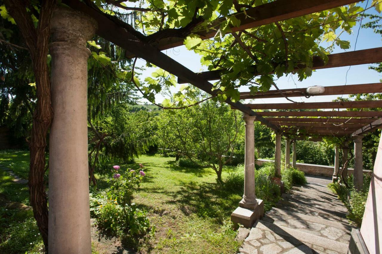 Hazelnut Valley Guarene Kültér fotó